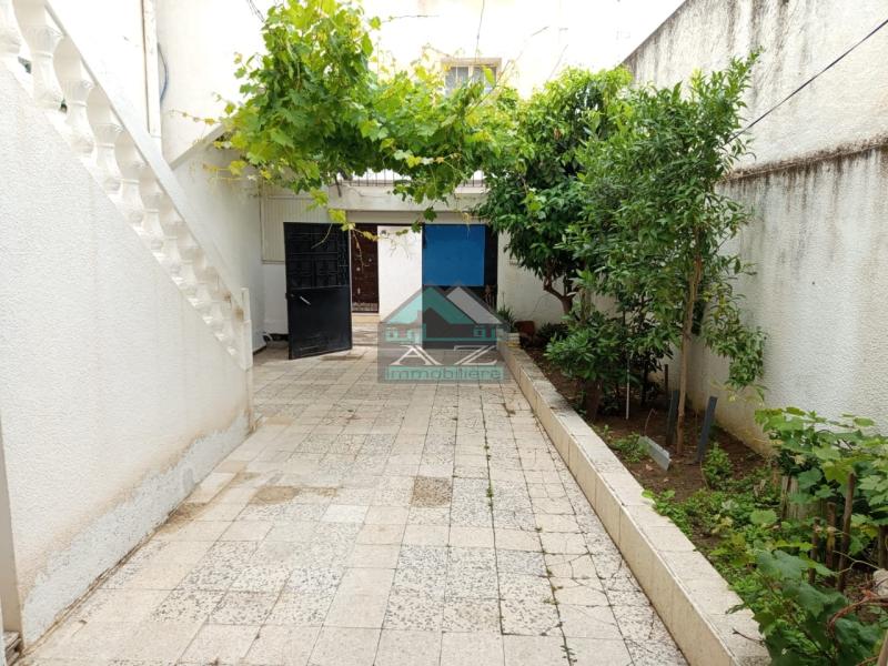 A Vendre à Bizerte une maison (3 étages) pour un investissement immobilier ou locatif